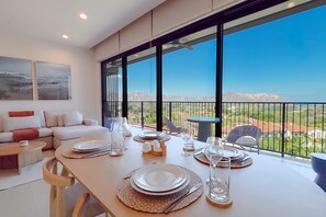 Dining - Naumi Coastal Escape, Ocean Views and Beach Club (Sardinal)