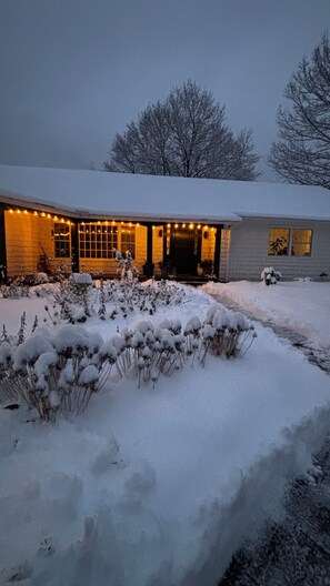 Exterior - 3-bedroom house in charming Margaretville (Margaretville)