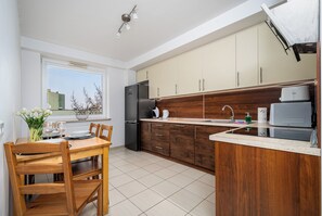 Apartamento (28) | Cozinha privada | Geladeira, cooktop, chaleira elétrica