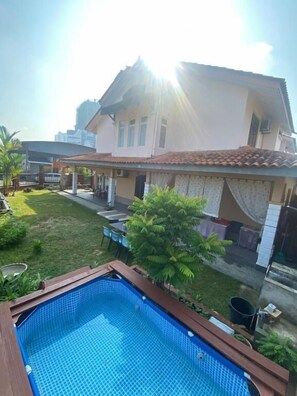 Bañera de hidromasaje al aire libre