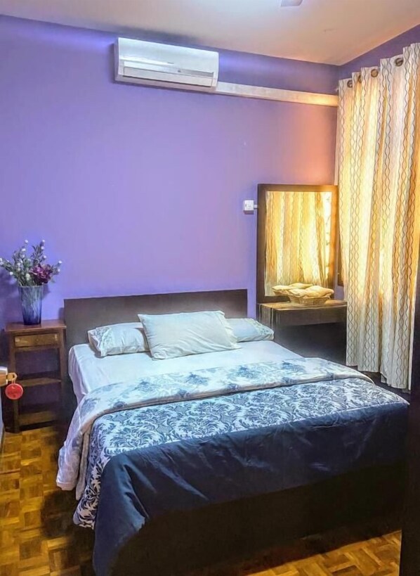 Egyptian cotton sheets, premium bedding, down duvets, memory-foam beds - Guesthouse Khatib (Johor Bahru)