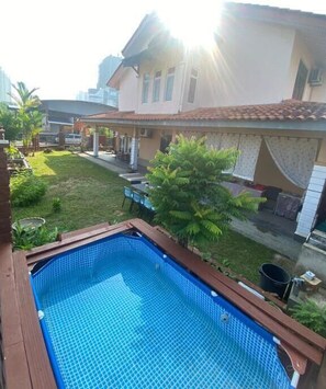 Egyptian cotton sheets, premium bedding, down duvets, memory-foam beds - Guesthouse Khatib (Johor Bahru)