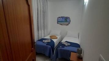 4 chambres, fer et planche à repasser, Wi-Fi, draps fournis