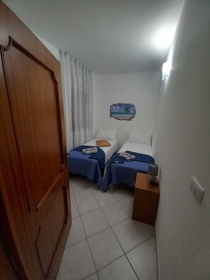 4 bedrooms, iron/ironing board, WiFi, bed sheets - Dream House (Casalanguida)