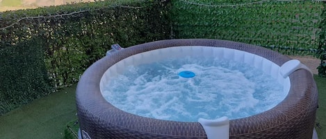 Baignoire à remous extérieure