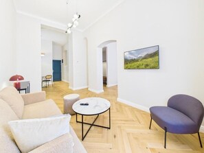 Deluxe Suite, City View | Living area - Griselini Boutique Suites (Timișoara)