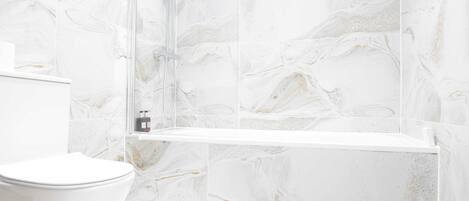 Luxury Apartment | Bathroom