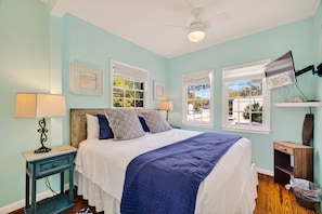 2 bedrooms, iron/ironing board, free WiFi, bed sheets