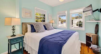 Peaceful Island Getaway 6 Minute Walk to Beach by Tybee Cottages