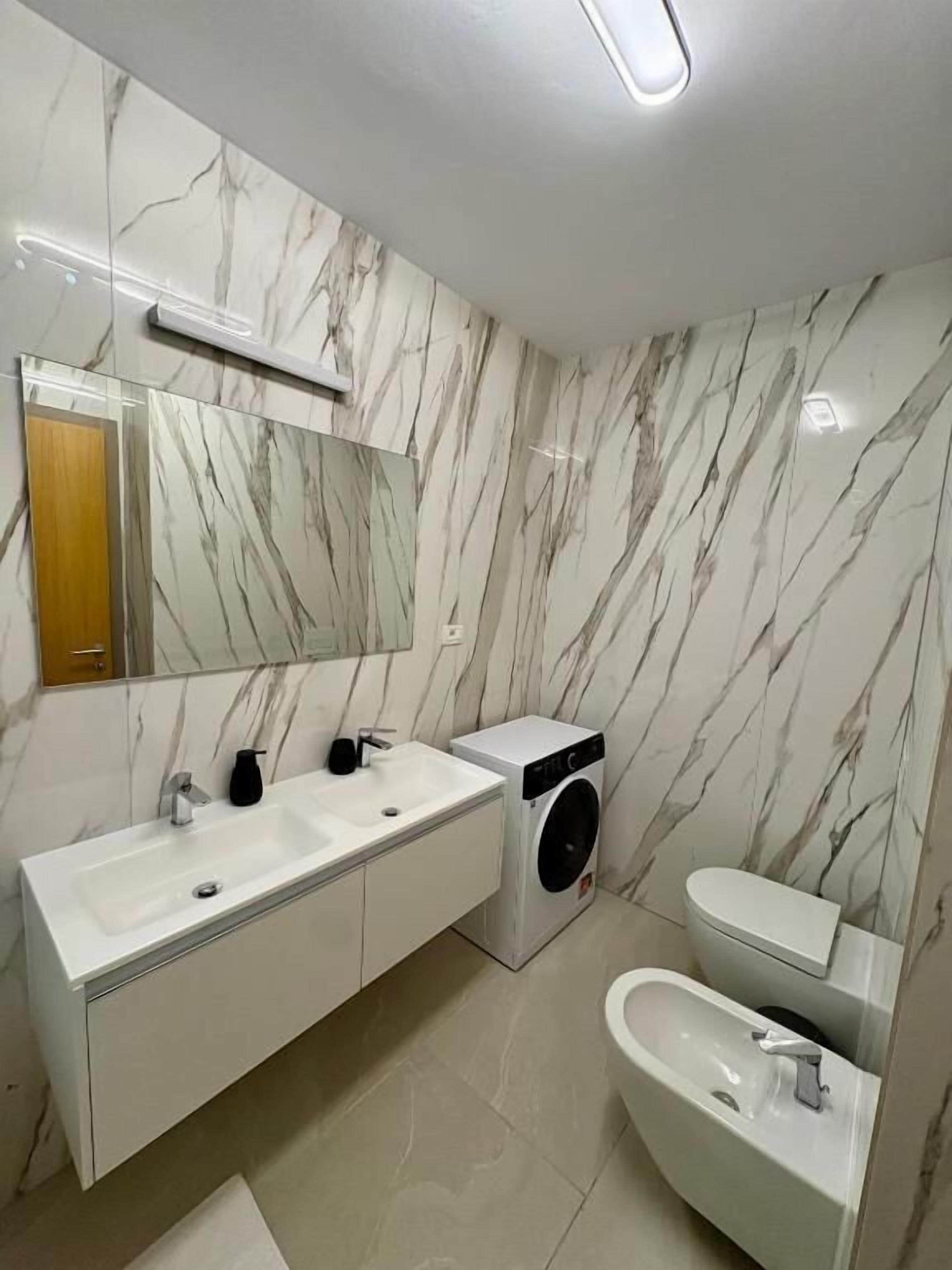 Apartemen Premium, pemandangan kota | Kamar mandi