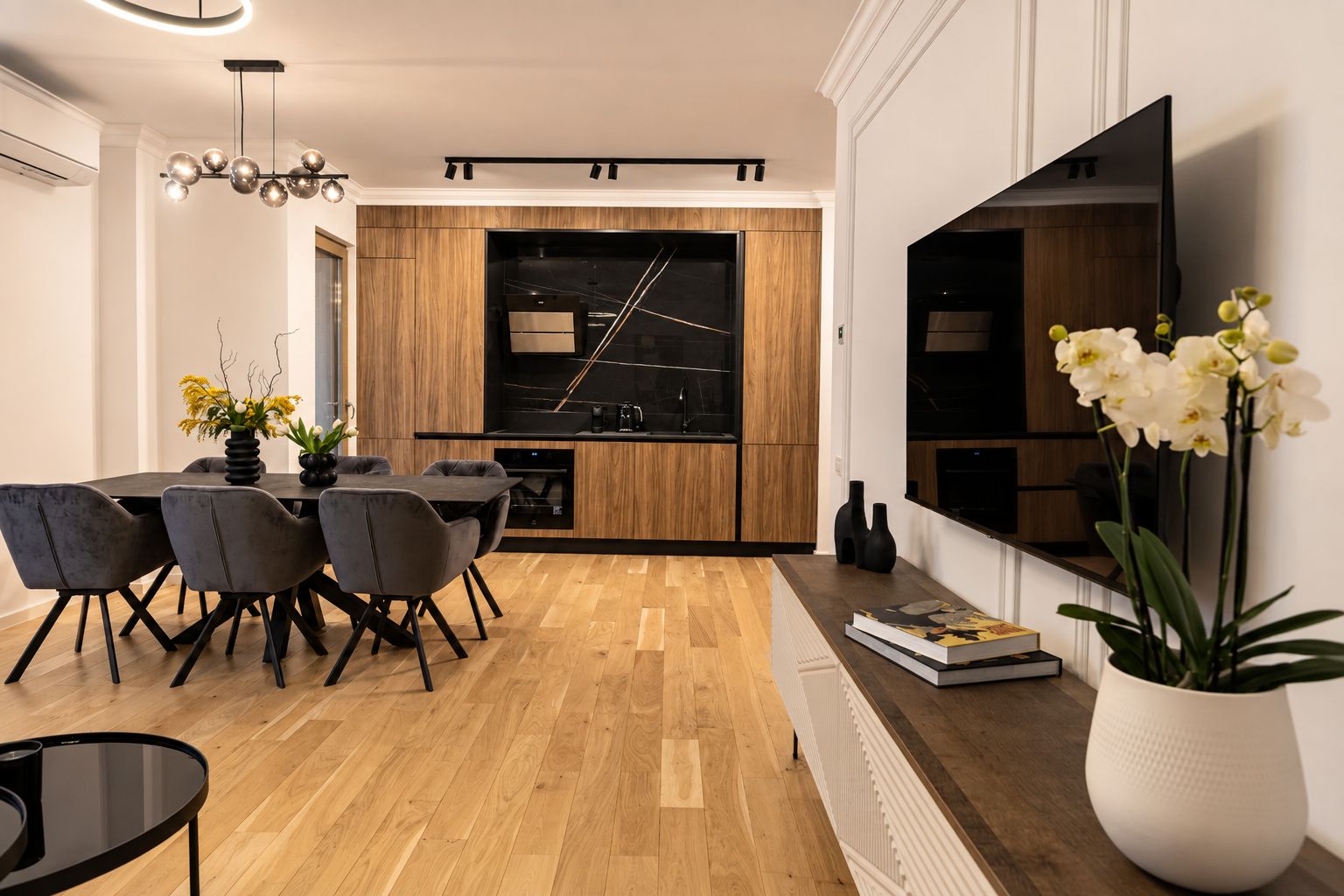 Deluxe Apartment, 2 Bedrooms, City View | Living area | TV
