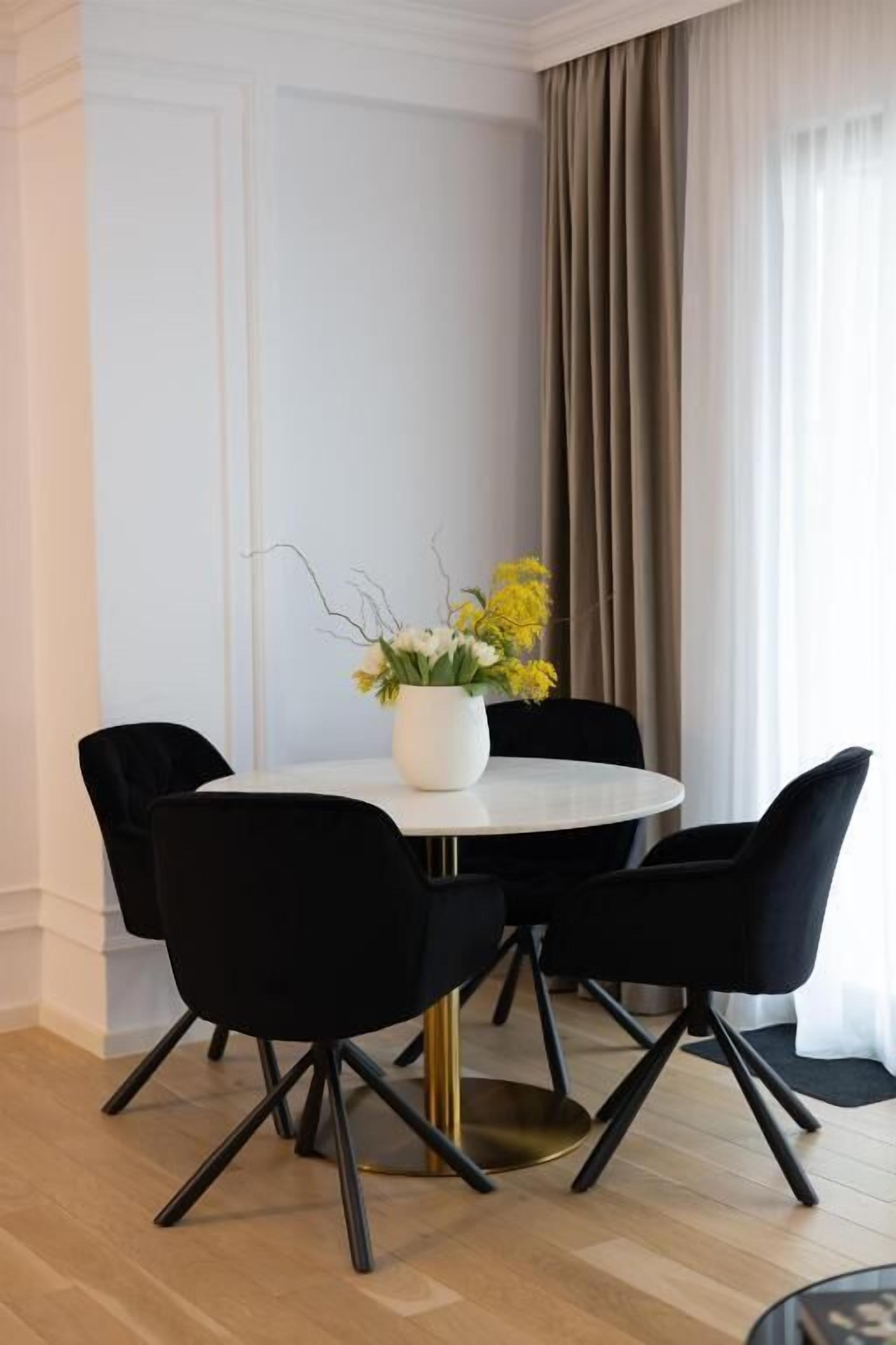 Leilighet – deluxe, 2 soverom, byutsikt | Spiseområde