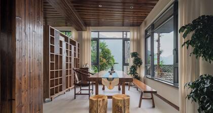 Zhangjiajie Stone Forest Retreat