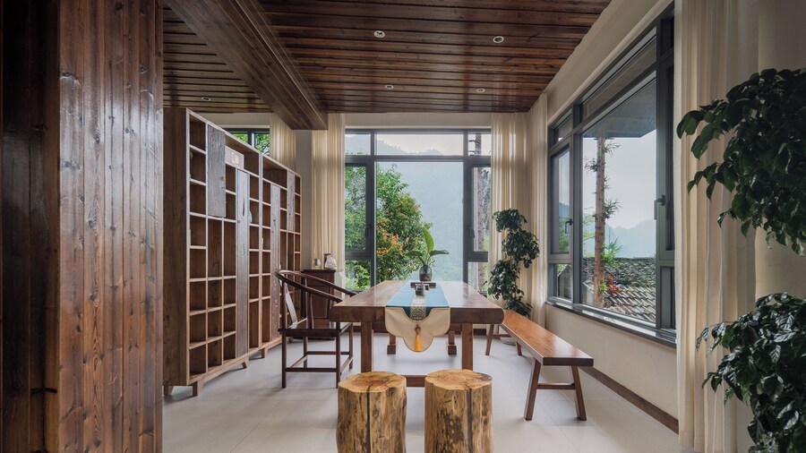 Zhangjiajie Stone Forest Retreat