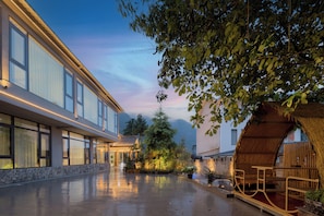 Property grounds - Zhangjiajie Stone Forest Retreat (Zhangjiajie)