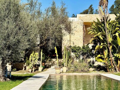 Artist's House, Villa in Utique