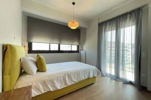 Tabla de planchar con plancha, wifi y ropa de cama 