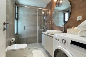 Shower, hair dryer, towels, soap - Athenean Oasis In Ellinikon-E3 (Elliniko)