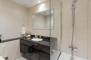 Shower, hair dryer, towels, shampoo - Modern Studio with Balcony (Jumeirah Village Circle)