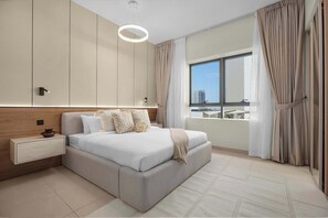 2 bedrooms, iron/ironing board, WiFi, bed sheets - Spacious 2BR | Near King’s & Dubai Hills Mall (Dubai Hills)