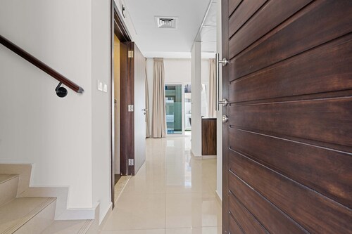 Elegant 3BR Villa Retreat w Private Backyard