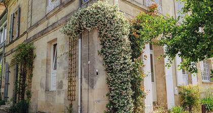 Charming house on the banks of the Garonne 20 minutes from Bordeaux