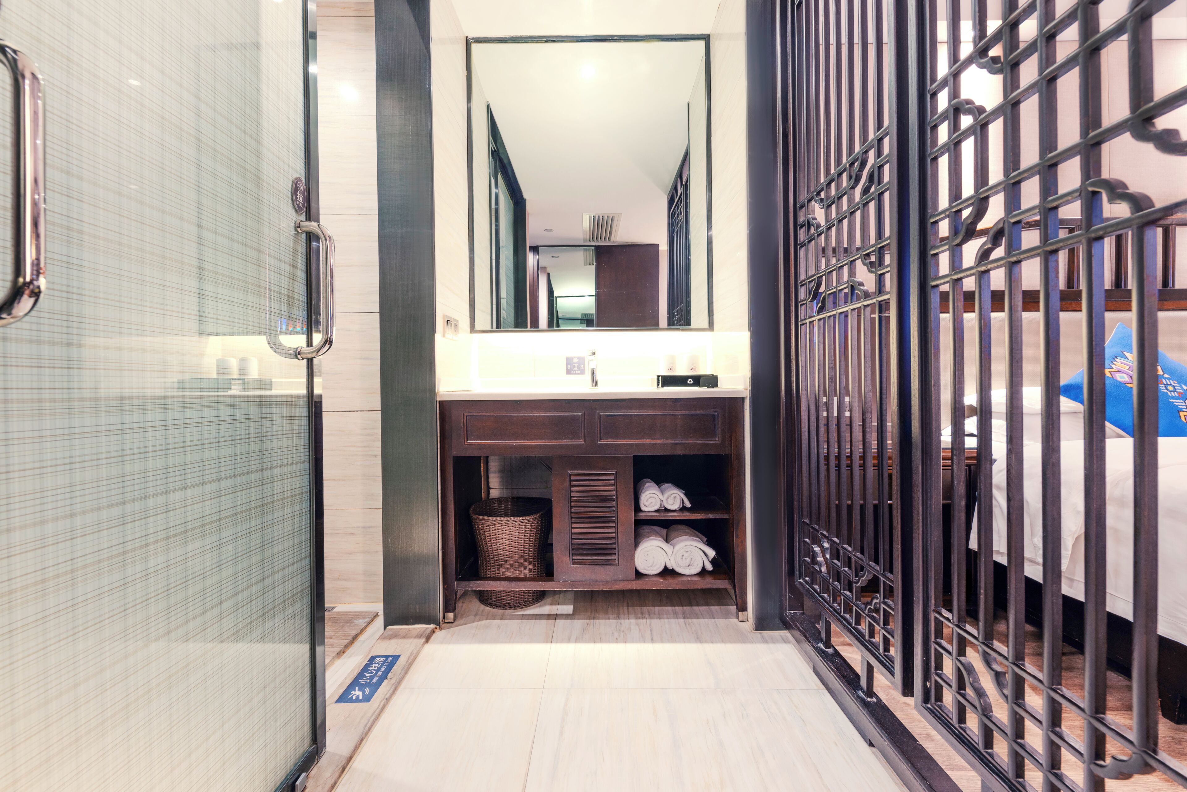 Bathroom sink