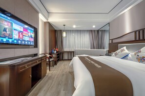 Luxury Double Room, City View | Premium bedding, memory foam beds, free WiFi, bed sheets - Tianmen Summit Hotel (Zhangjiajie)