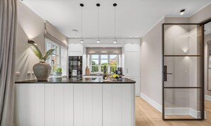 Fridge, microwave, oven, stovetop - Premium house under thatch with terrace, garden and sauna (List auf Sylt)