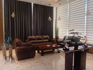 المنشأة من الداخل