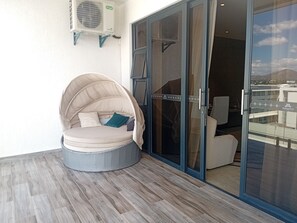 Honeymoon Studio Suite | Terrace/patio