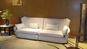 Suíte superior, vista para a cidade | Parte interna