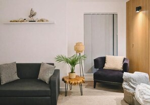 Condo, Non Smoking, City View | Living area