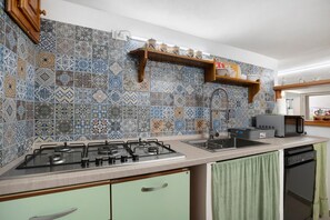 Refrigerador, microondas, parrilla de estufa y lavavajillas 
