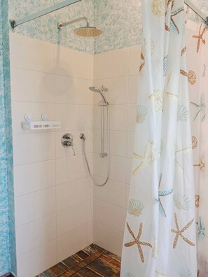 Shower, hair dryer, bidet, towels - Casa Blu • Thermal Relax in the Center • Free Wi-Fi • 15 min. to the sea (Venturina Terme)