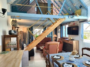 Dining - Holiday Home 'Maison De Plage La Payade' with Private Terrace, Private Garden and Wi-Fi (Pirou)