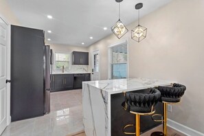 Interior - Luxury 3 Bedroom House Located in Atlanta, Ga (Atlanta)