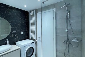 Hair dryer, towels, soap, toilet paper - Athenean Oasis In Ellinikon-Β2 (Elliniko)