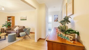 Interior - Jack & Bias Cottage - Central location (Warrnambool)