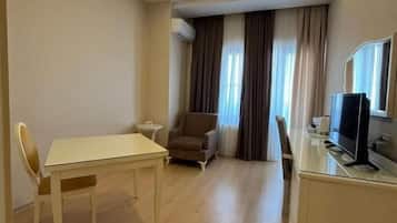 Junior Suite, Balcony, City View | Living area