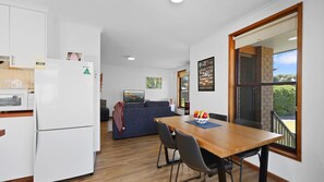 Dining - Dalton's Retreat - Centrally Located (Port Fairy)