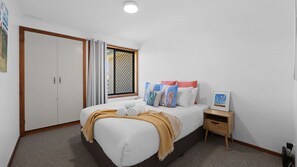 2 bedrooms, iron/ironing board, free WiFi, bed sheets - Dalton's Retreat - Centrally Located (Port Fairy)
