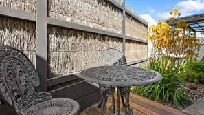 Outdoor dining - Dalton's Retreat - Centrally Located (Port Fairy)