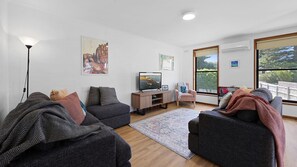 TV - Dalton's Retreat - Centrally Located (Port Fairy)