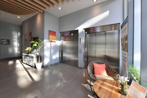 Lift - Zenao Appart'hôtels Massy (Massy)