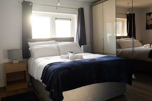 3 Bedrooms House, sleeps 7 with 3 double beds and one single bed. Free parking