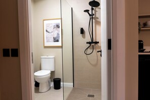 Bathroom - Westport Studio Murphy Bed + Kitchenette Walk to Town (Westport)