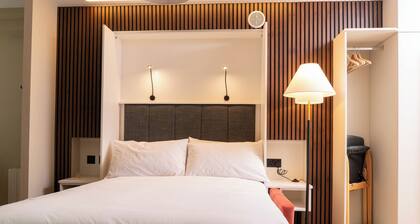 Westport Studio Murphy Bed + Kitchenette Walk to Town