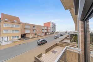 Property grounds - 1 bedroom accommodation in Raversijde (Raversijde)