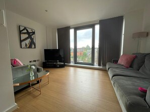 Smart TV - Lovely Modern 2 Bed Apartment (Bedford)